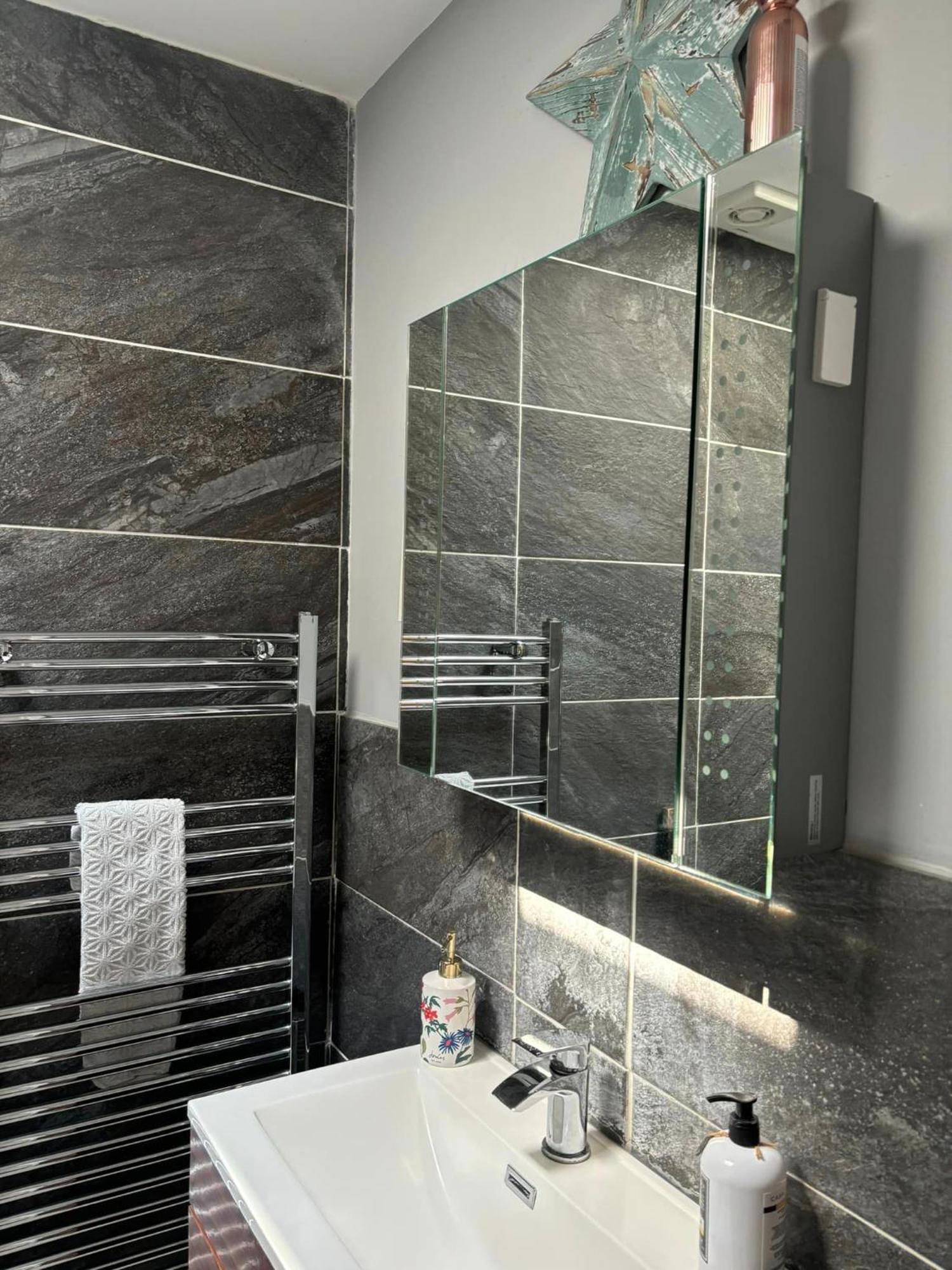 ボーンマスSecret Gem 1 Bed Garden Flat Private Luxury Hot Tubアパートメント エクステリア 写真