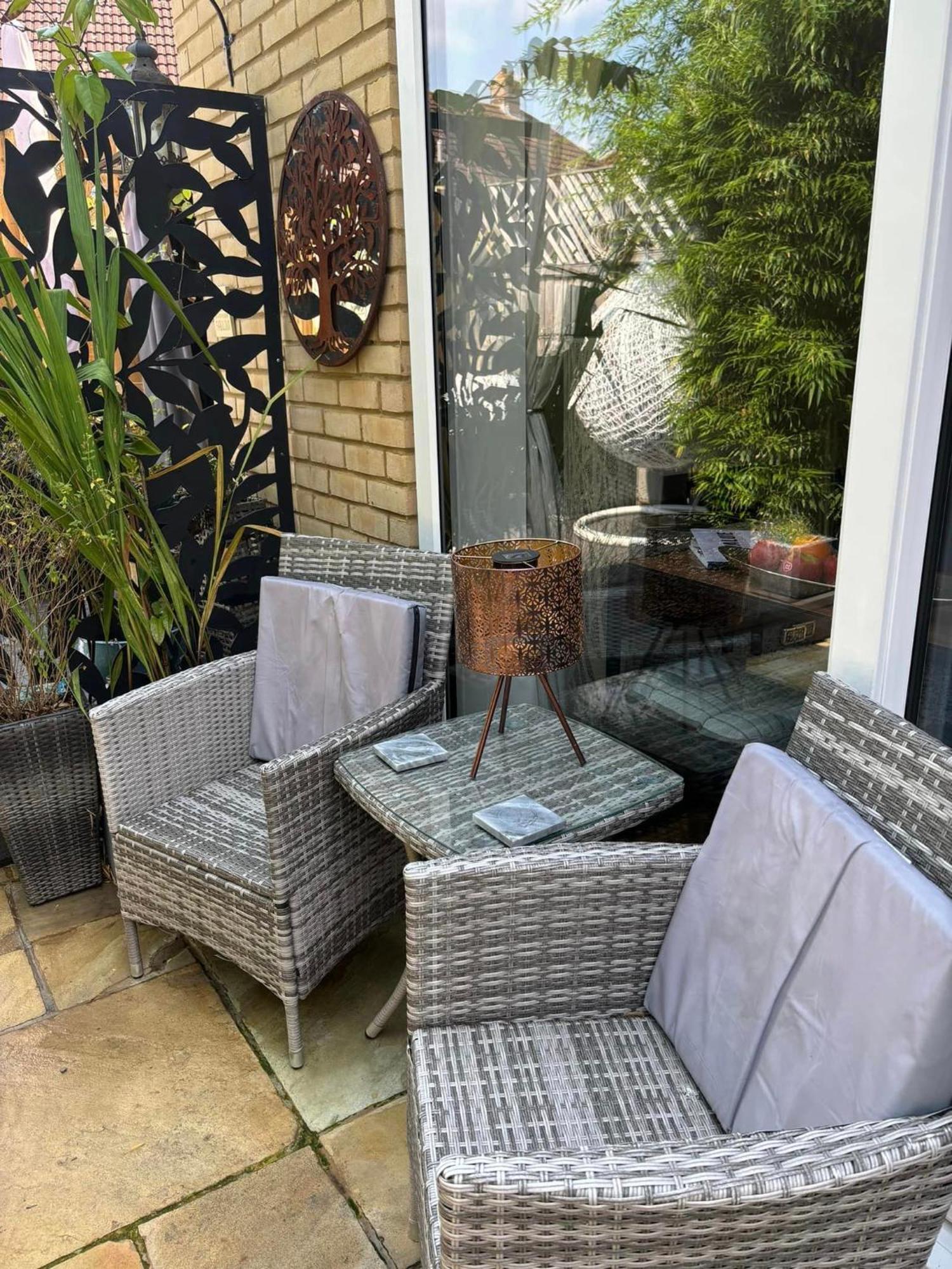 ボーンマスSecret Gem 1 Bed Garden Flat Private Luxury Hot Tubアパートメント エクステリア 写真