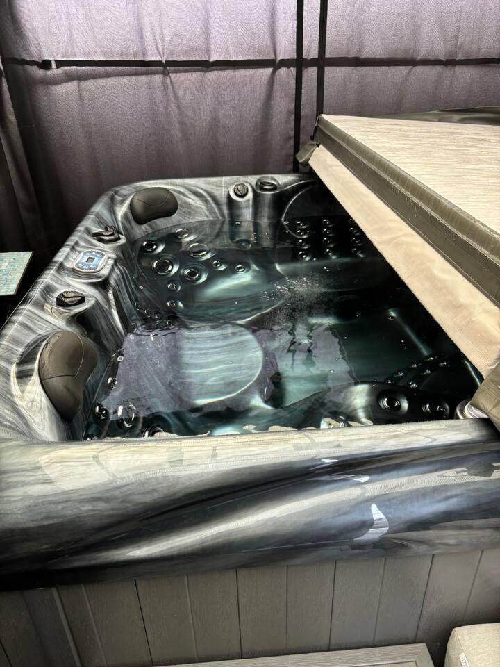 ボーンマスSecret Gem 1 Bed Garden Flat Private Luxury Hot Tubアパートメント エクステリア 写真
