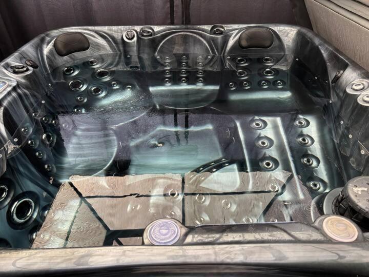 ボーンマスSecret Gem 1 Bed Garden Flat Private Luxury Hot Tubアパートメント エクステリア 写真