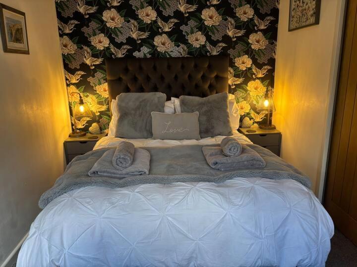 ボーンマスSecret Gem 1 Bed Garden Flat Private Luxury Hot Tubアパートメント エクステリア 写真