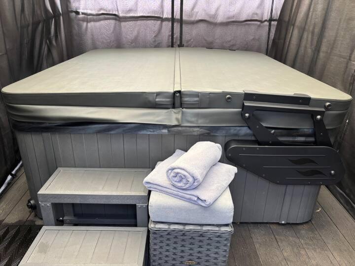 ボーンマスSecret Gem 1 Bed Garden Flat Private Luxury Hot Tubアパートメント エクステリア 写真