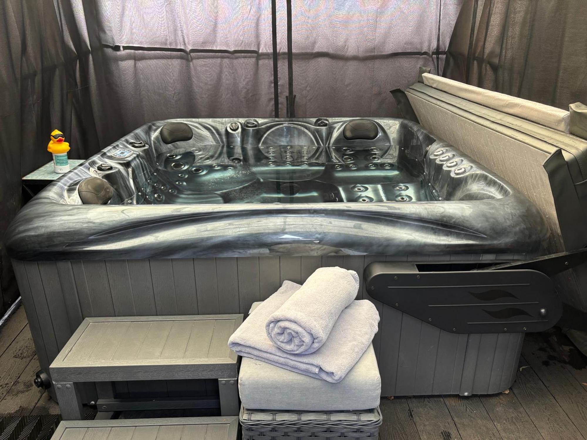 ボーンマスSecret Gem 1 Bed Garden Flat Private Luxury Hot Tubアパートメント エクステリア 写真