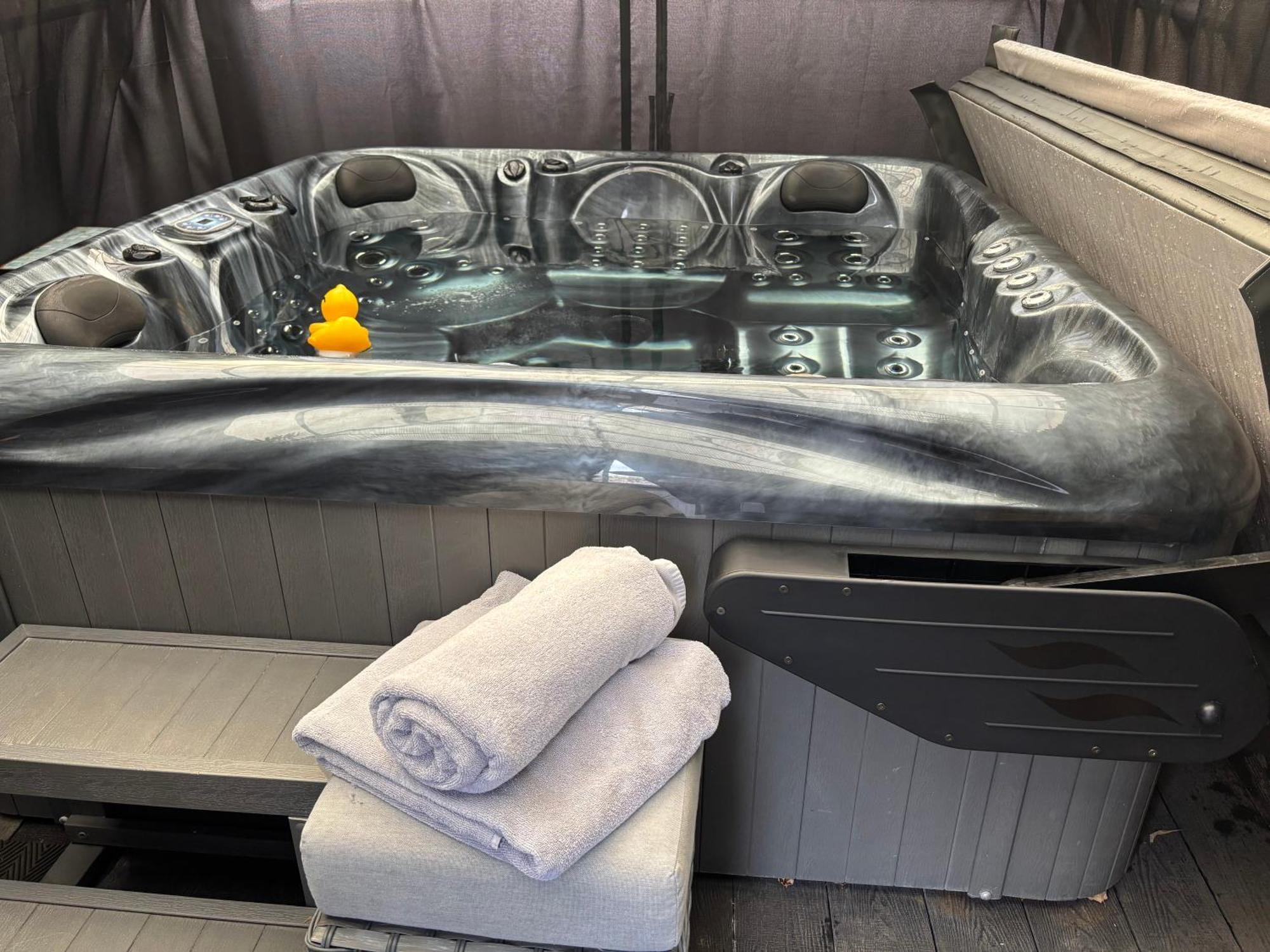ボーンマスSecret Gem 1 Bed Garden Flat Private Luxury Hot Tubアパートメント エクステリア 写真